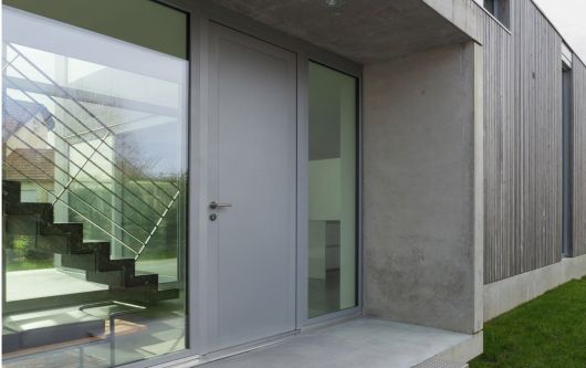 Portale aus Stahl, Alu und Glas